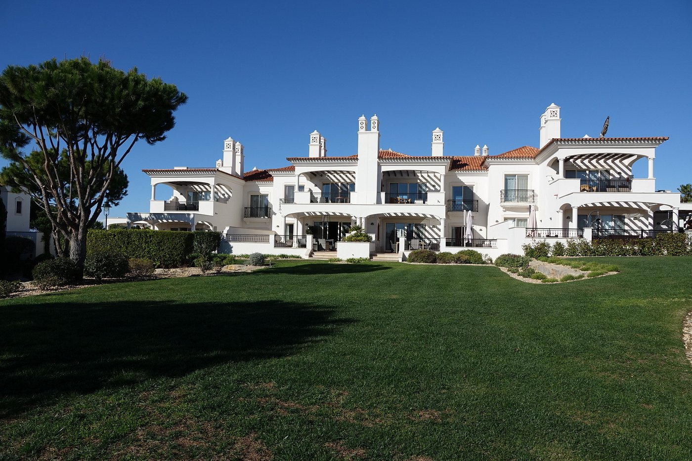 Dunas Douradas Beach Club — Faro