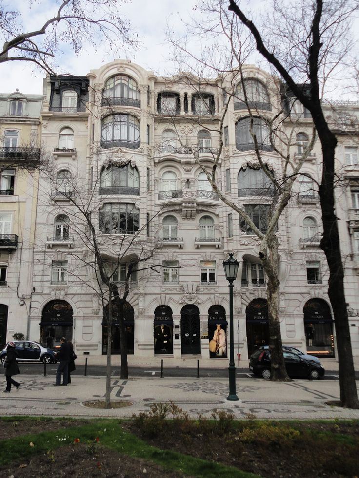 Edifício na Avenida da Liberdade, n.º 28 — Santo António