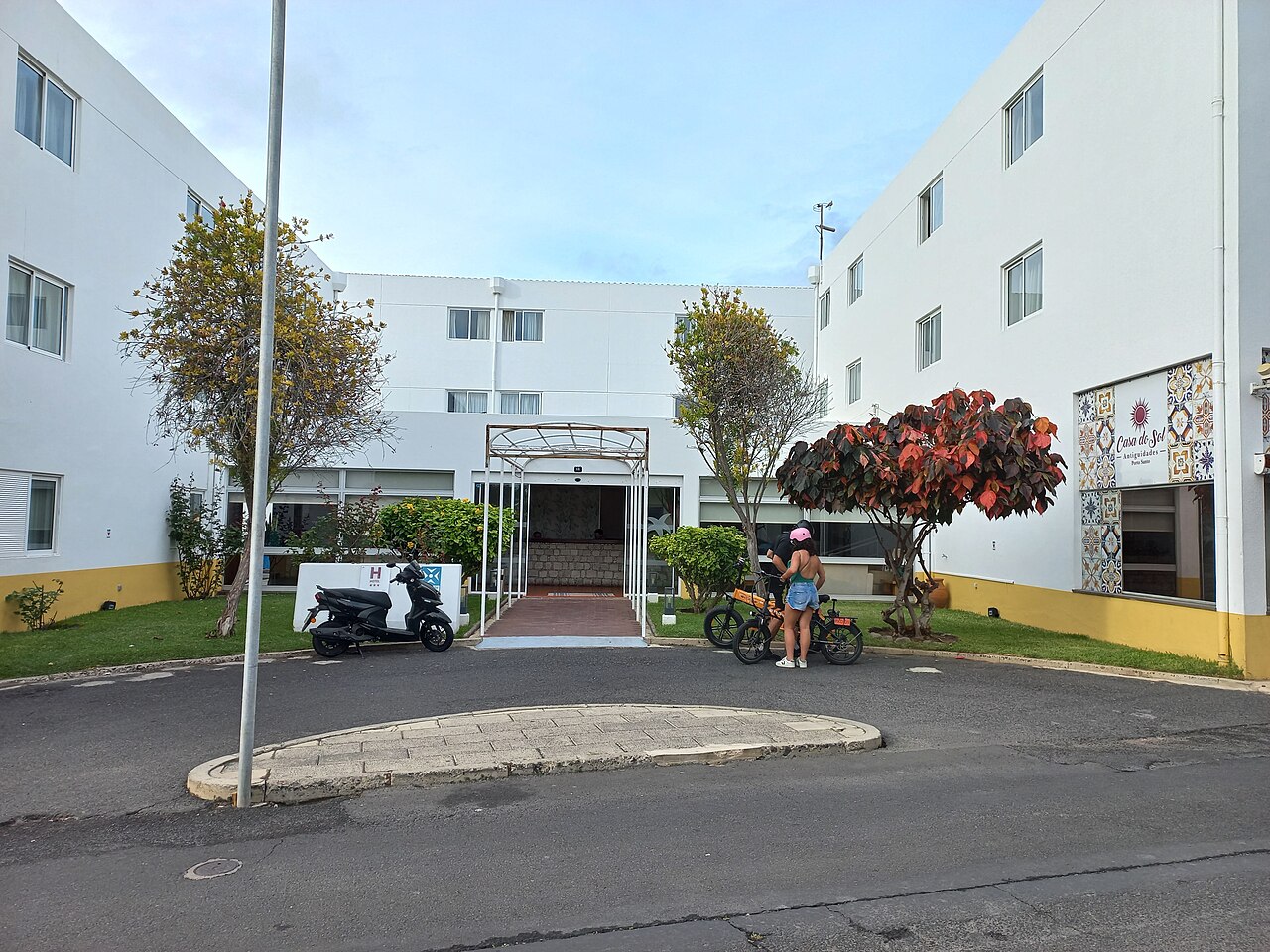 Hotel Praia Dourada — Madeira