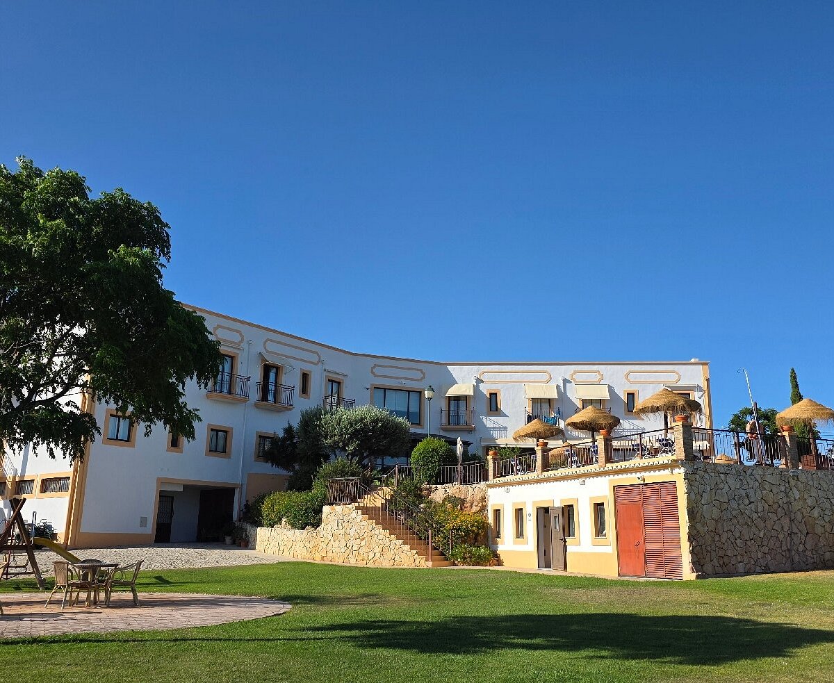 Quinta dos Poetas Nature Hotel & Apartments — Faro