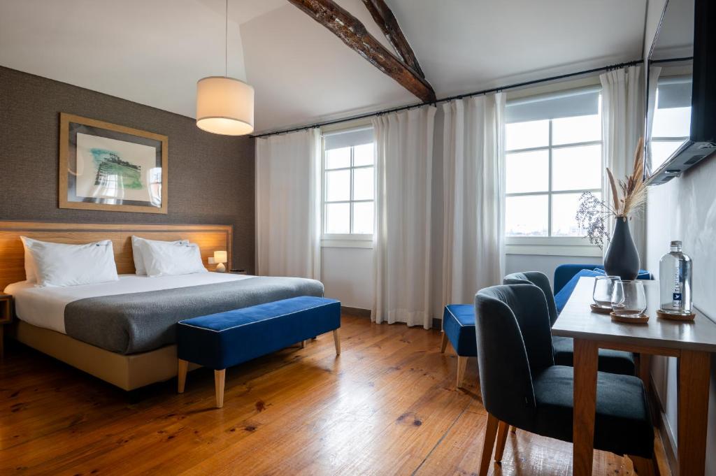 Santa Catarina FLH Suites — Porto